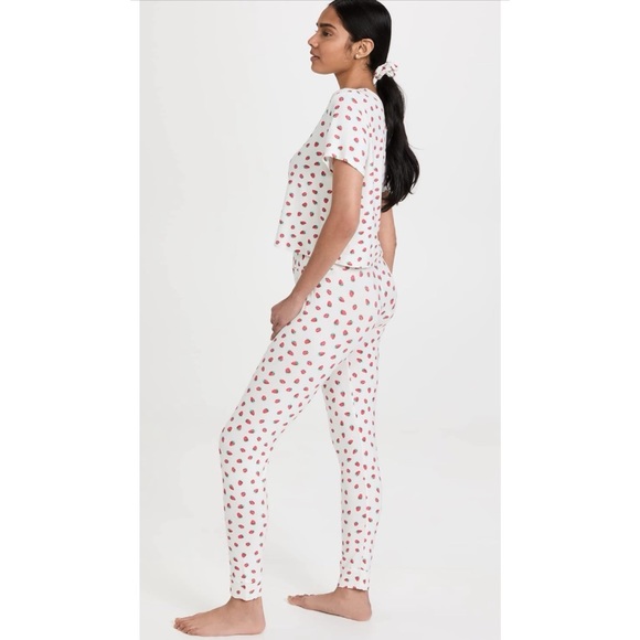 NWT Plush Revolve Pajama Strawberry Set Scrunchie Small - Picture 2 of 6